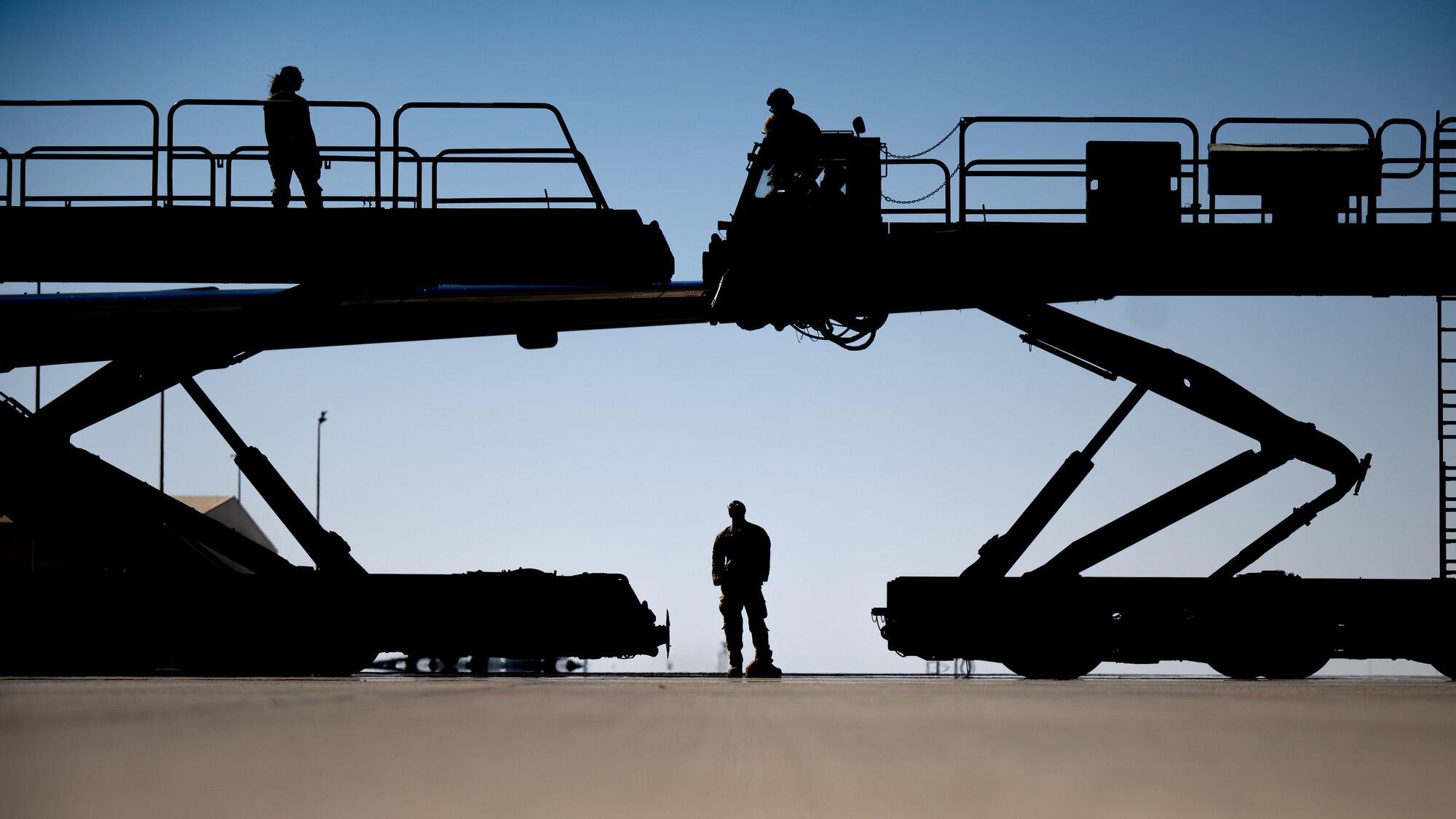 K-loaders move cargo
