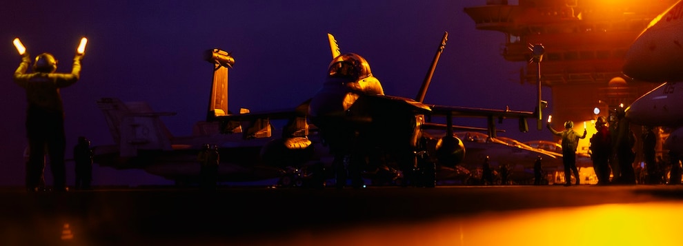 An E/A-18G Growler, assigned to the Shadowhawks of Electronic Attack Squadron (VAQ) 141, taxis on the flight deck of Nimitz-class aircraft carrier USS George Washington (CVN 73) while underway in the Pacific Ocean, Oct. 28, 2024.