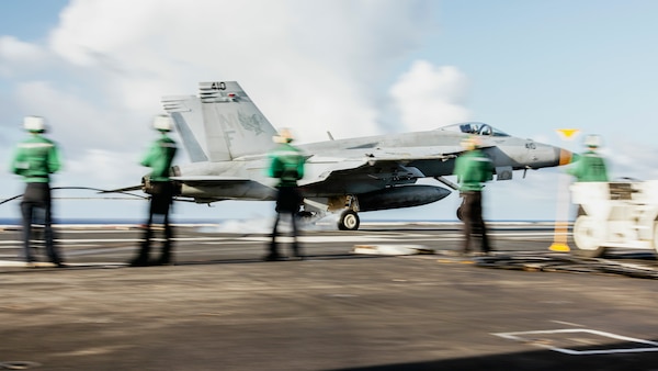 USS George Washington (CVN 73) flight operations in the Pacific Ocean.