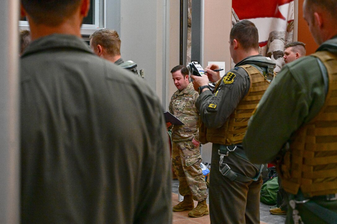 Ellsworth pilots briefed on Conus-to-Conus mission