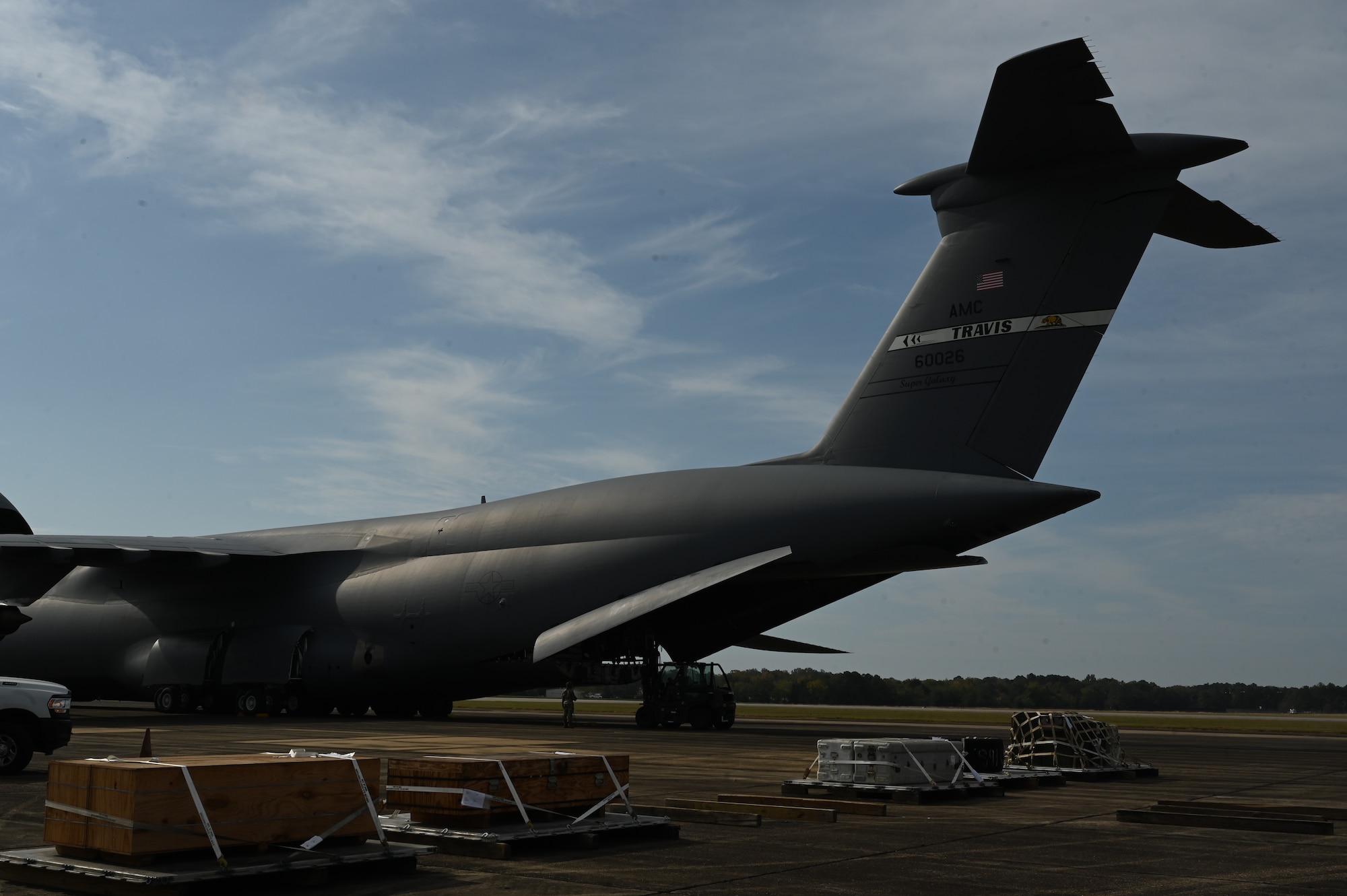 people load an aircraft