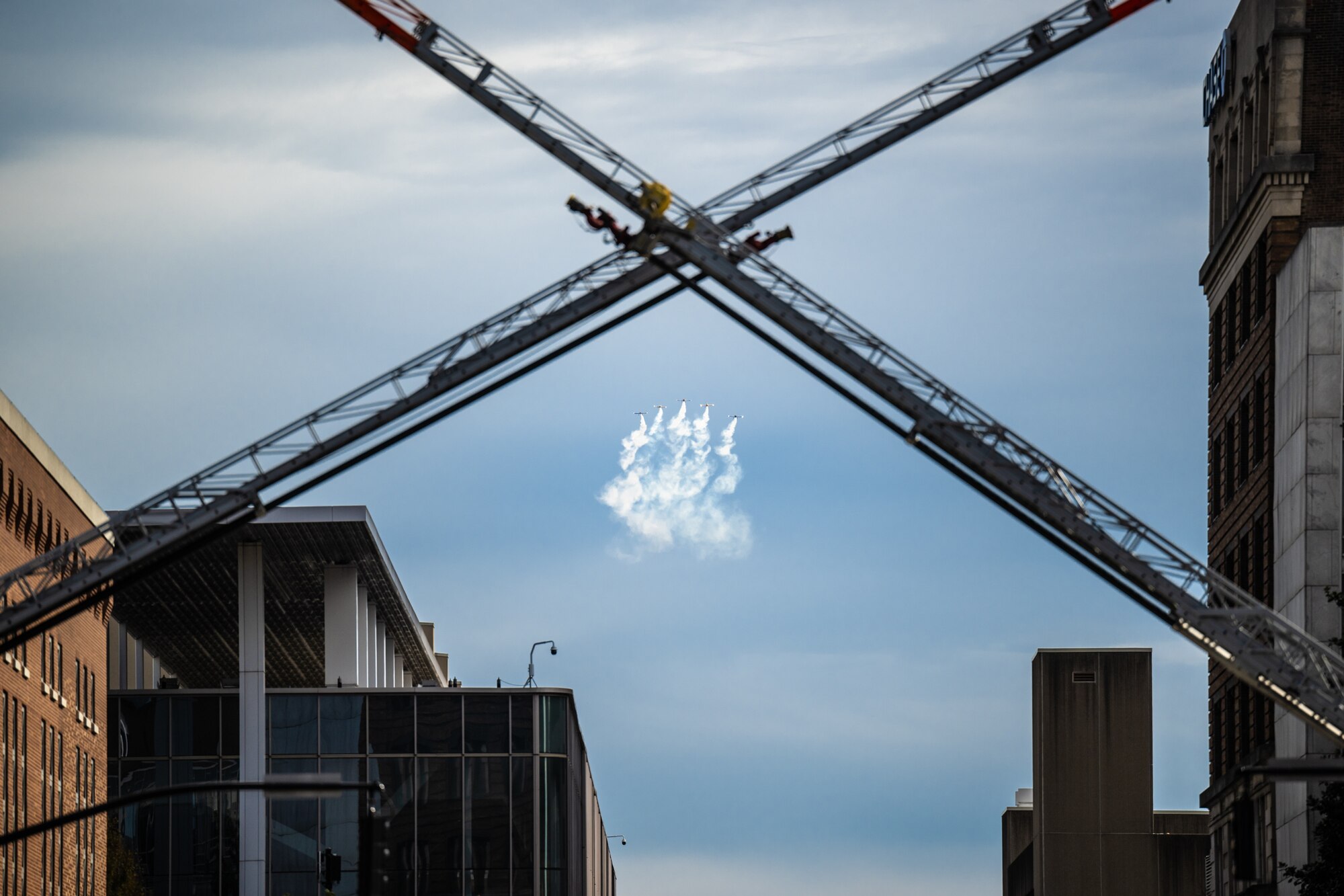 Smoke On Aviation performs a fly-over along Jefferson Street in downtown Louisville, Ky., Nov. 9, 2024, to kick off the city’s annual Veterans Day Parade. The event featured appearances by more than 50 organizations, including the Kentucky Air National Guard and its Mini C-130 Hercules scale replica. (U.S. Air National Guard photo by Dale Greer)