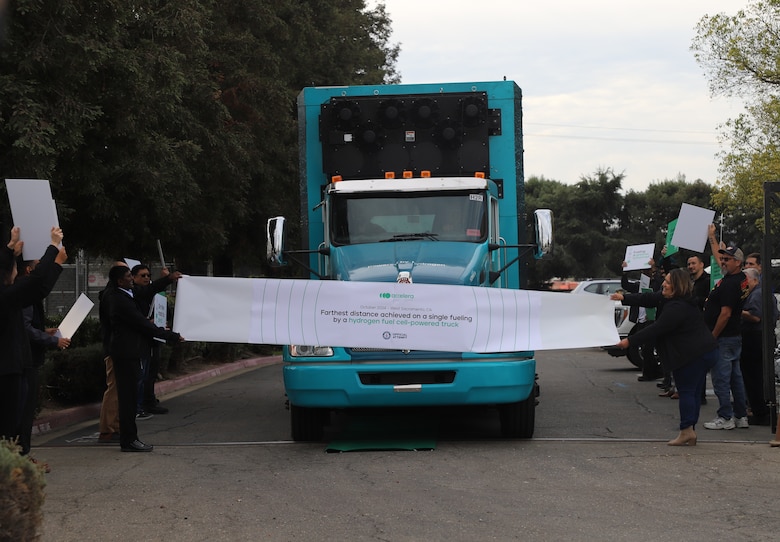 H2Rescue driving through finish line, setting record for longest distance by a hydrogen fuel cell electric vehicle heavy-duty truck without refueling