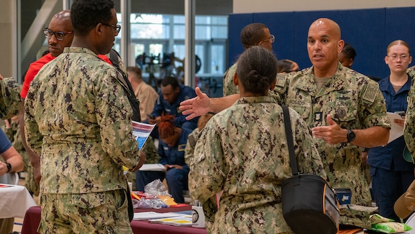 Navy Community College representatives discuss educational opportunities with Sailors at Career Development Symposium Southwest.