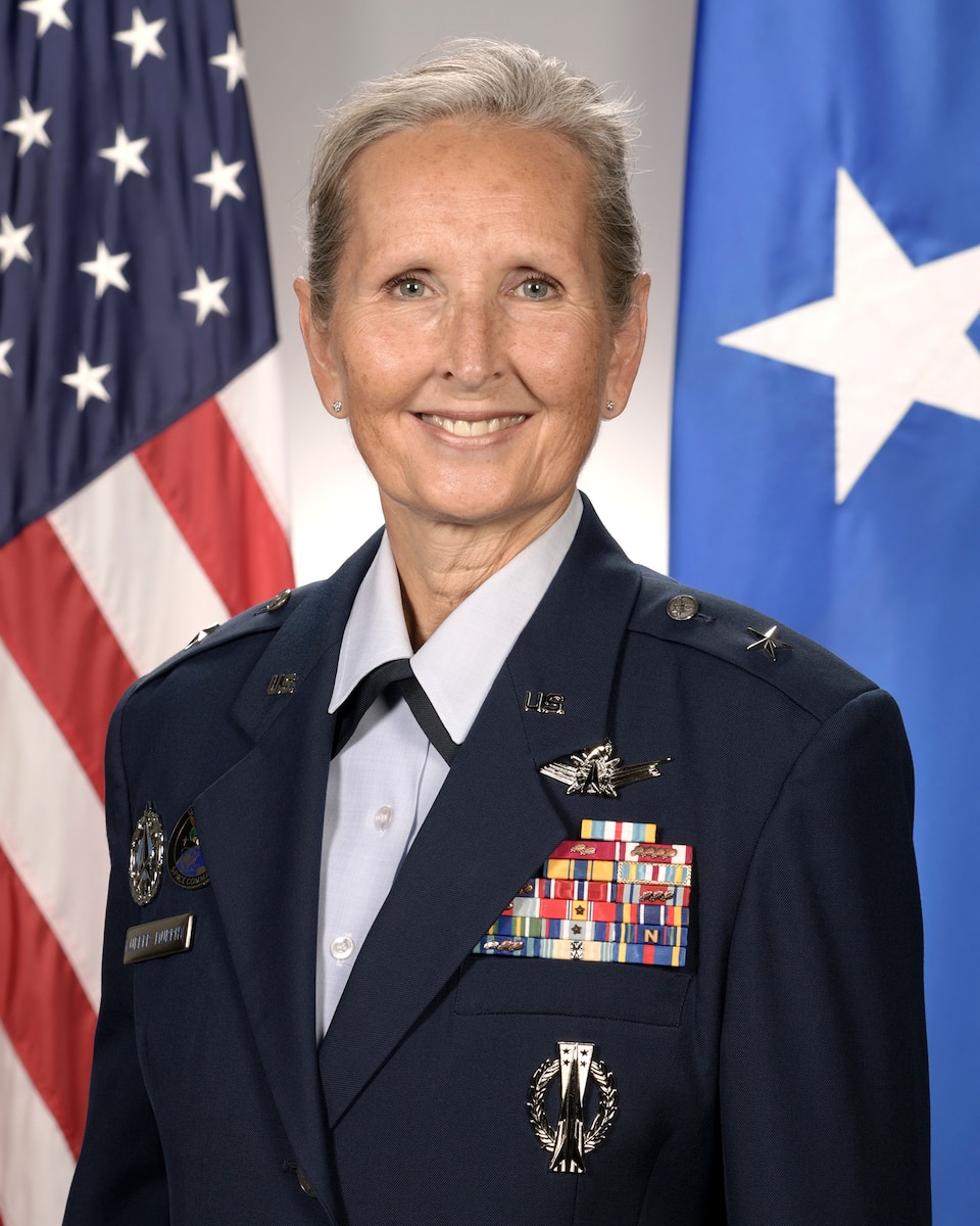 The official portrait Brig. Gen. Traci L. Kueker-Murphy
