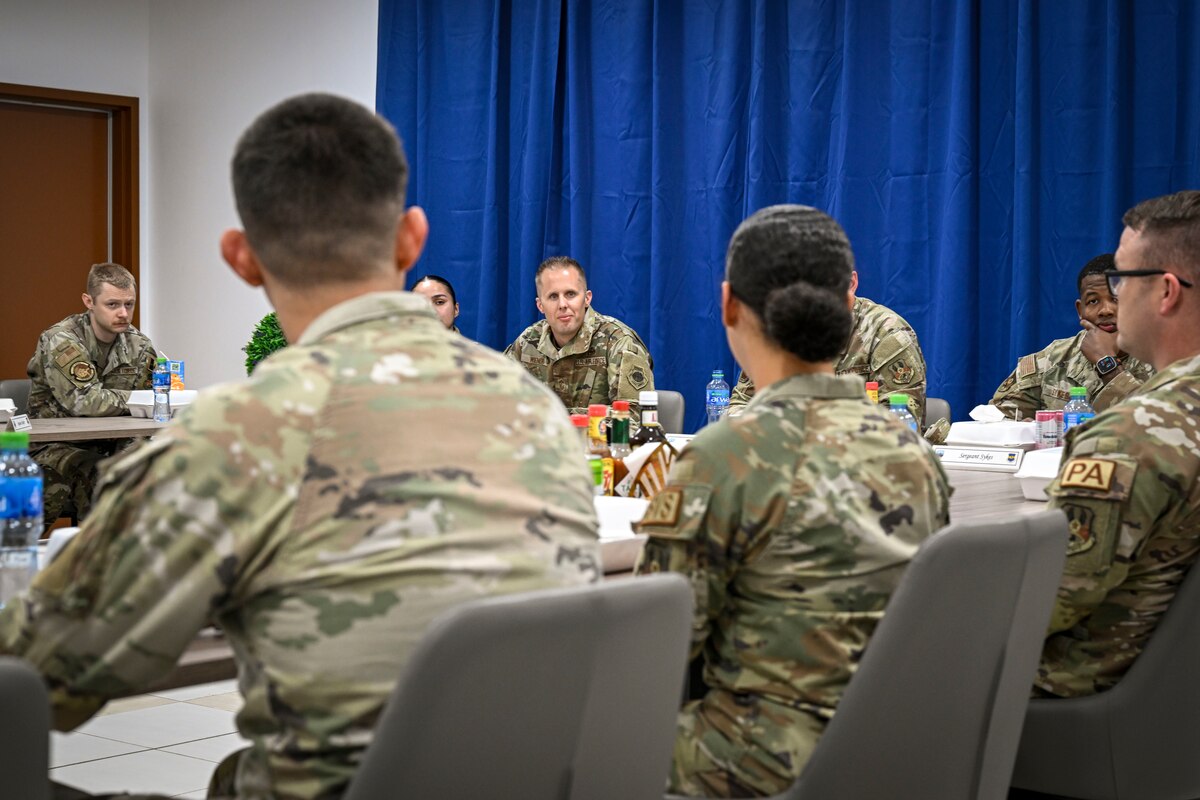AFCENT command chief visits with 386 AEW Airmen > U.S. Air