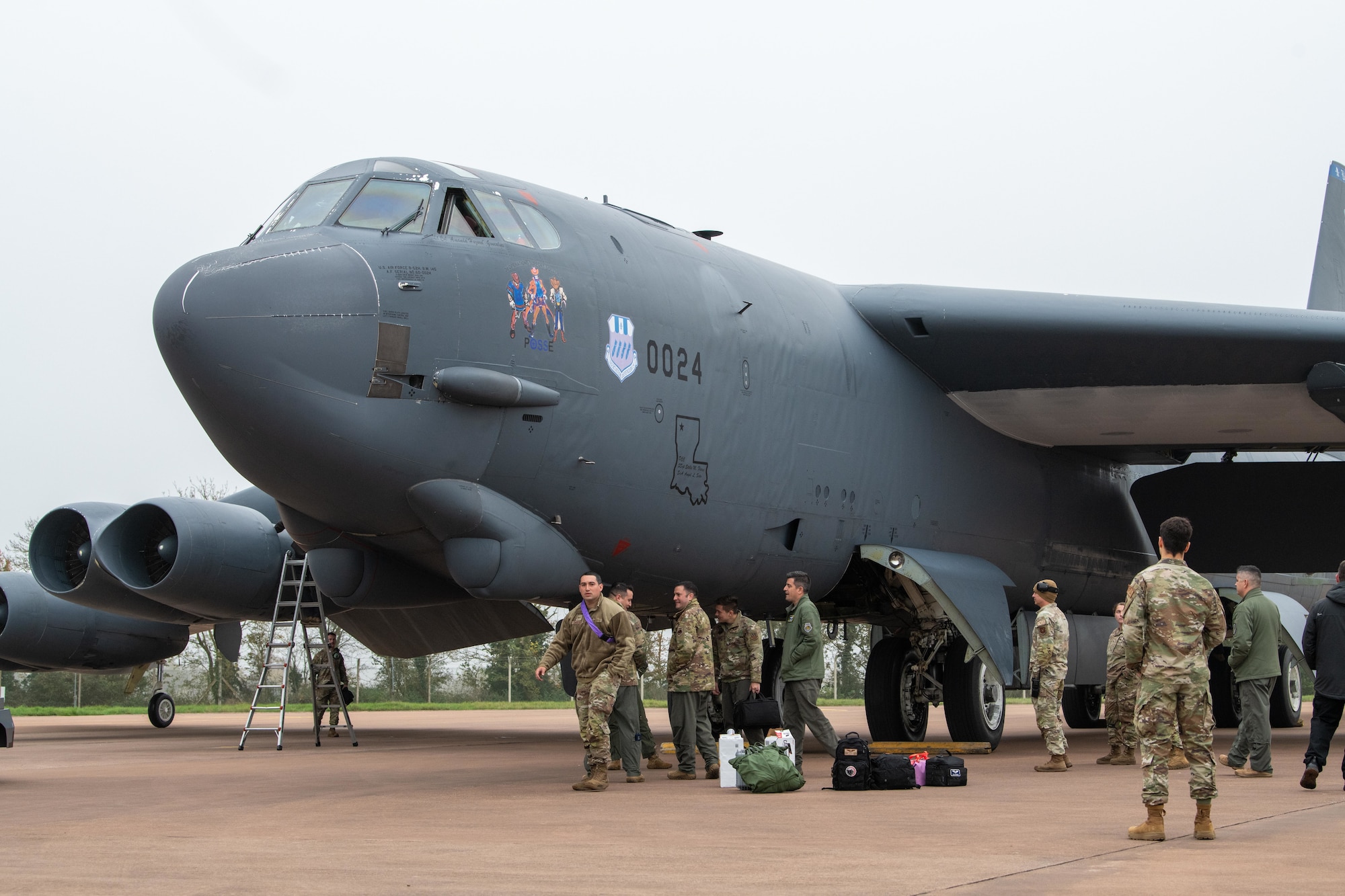 Airmen gather around a B-52H Stratofortress