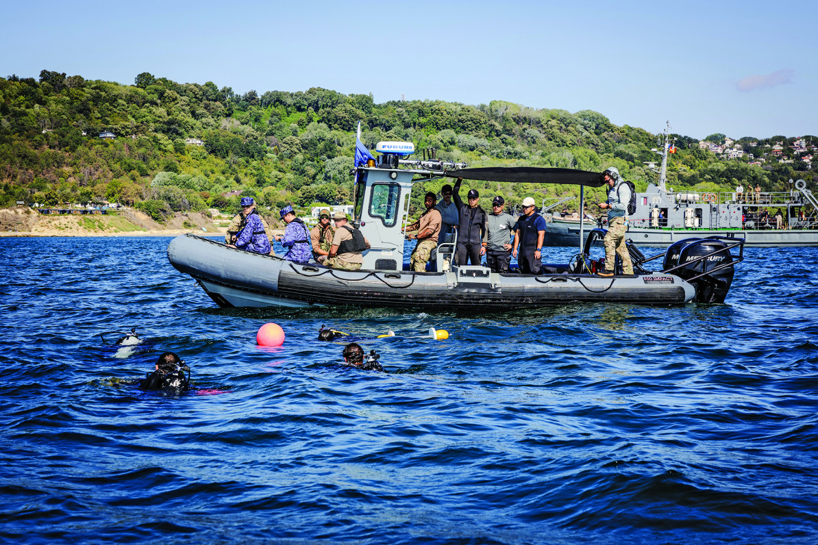チャレンジ　米海軍EOD 934th EOD quick to start winning awards > Minneapolis-St Paul Air