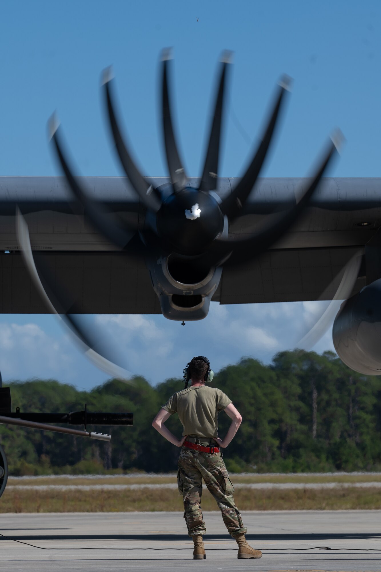 The 4 SOS supported the 14th Weapons Squadron with aircraft to perform mission execution training.