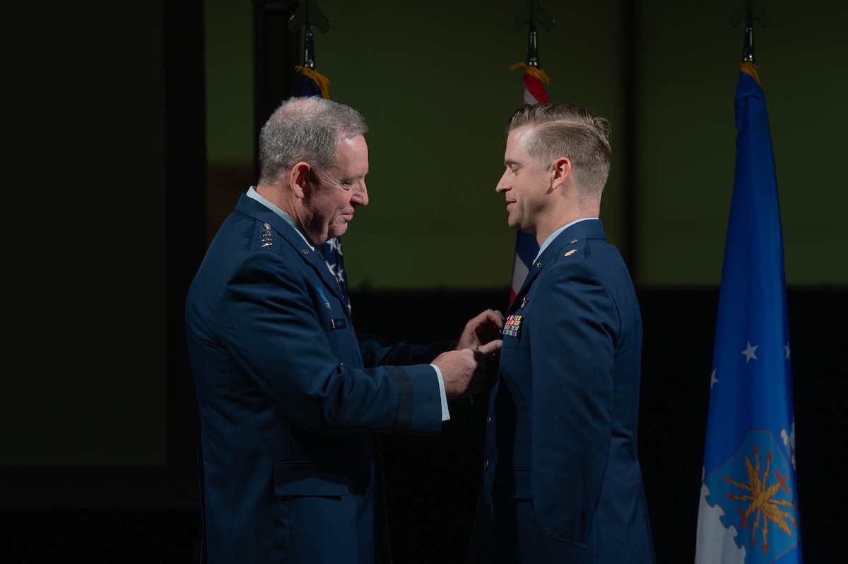 USAFE commander presents Silver Star to decoration recipient
