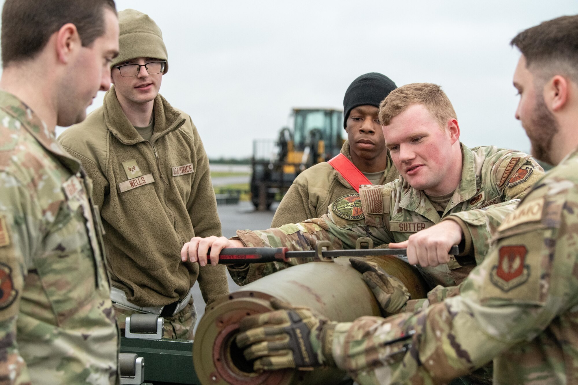 Airmen assemble GBU-38 Joint Direct Attack Munitions