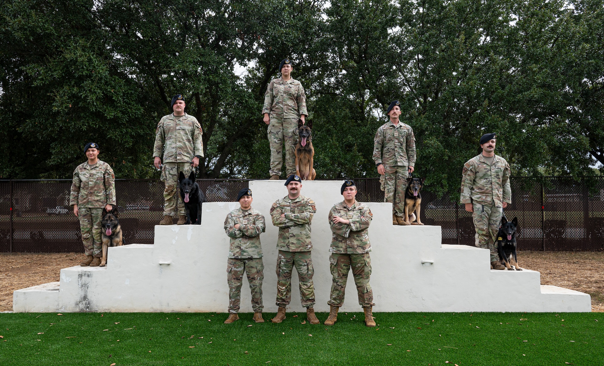 MWDs and handlers pose for photo