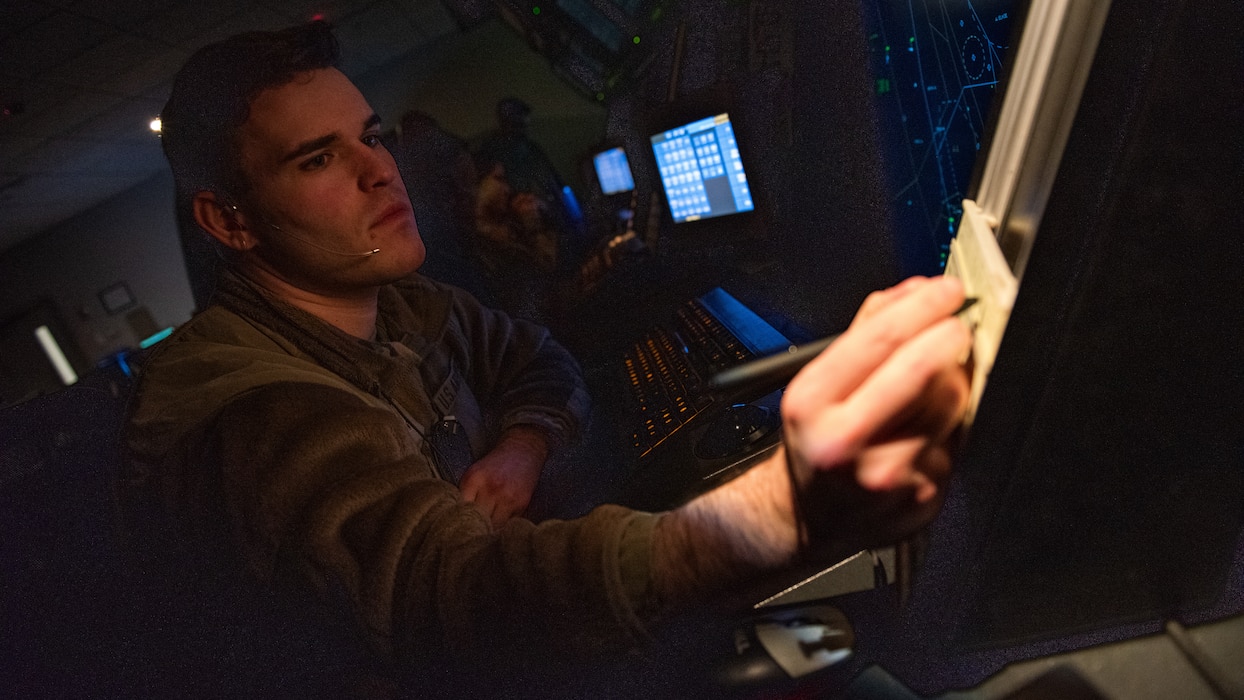 Airman inputs information on inbound aircraft