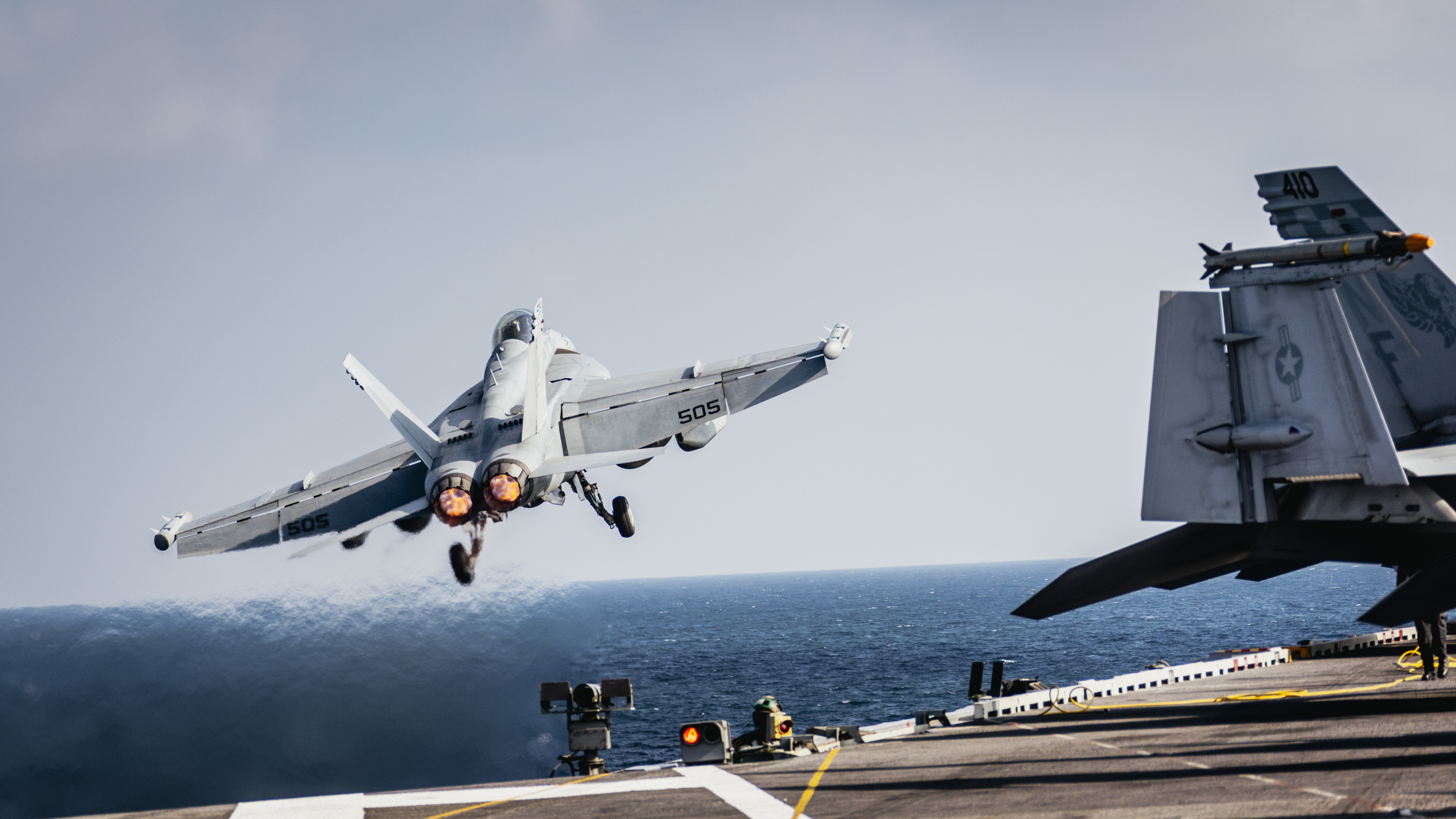 USS George Washington steams in formation with JMSDF, ROK-N during