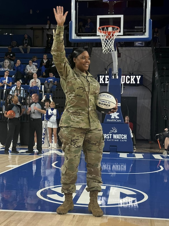 Female service members were celebrated by the University of Kentucky women’s basketball team during their Heroes Day and Salute to Veterans game on Nov. 12, 2024. (U.S. Army National Guard photo by Capt. Kaitlin Baudendistel)