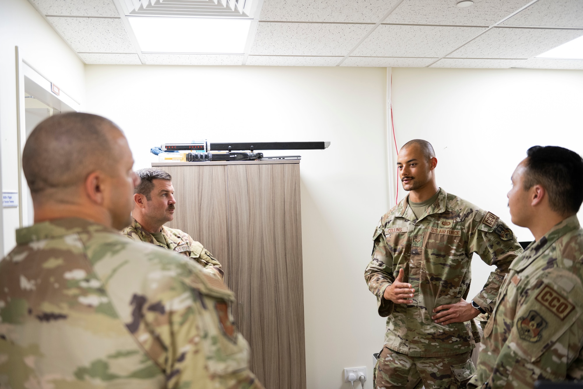 Wing leadership visit Contracting Airmen