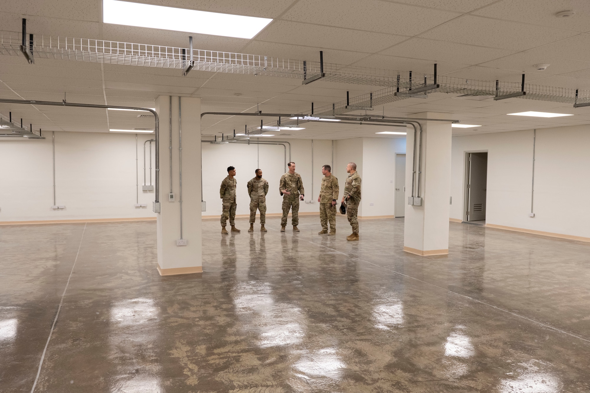 Wing leadership visit Contracting Airmen