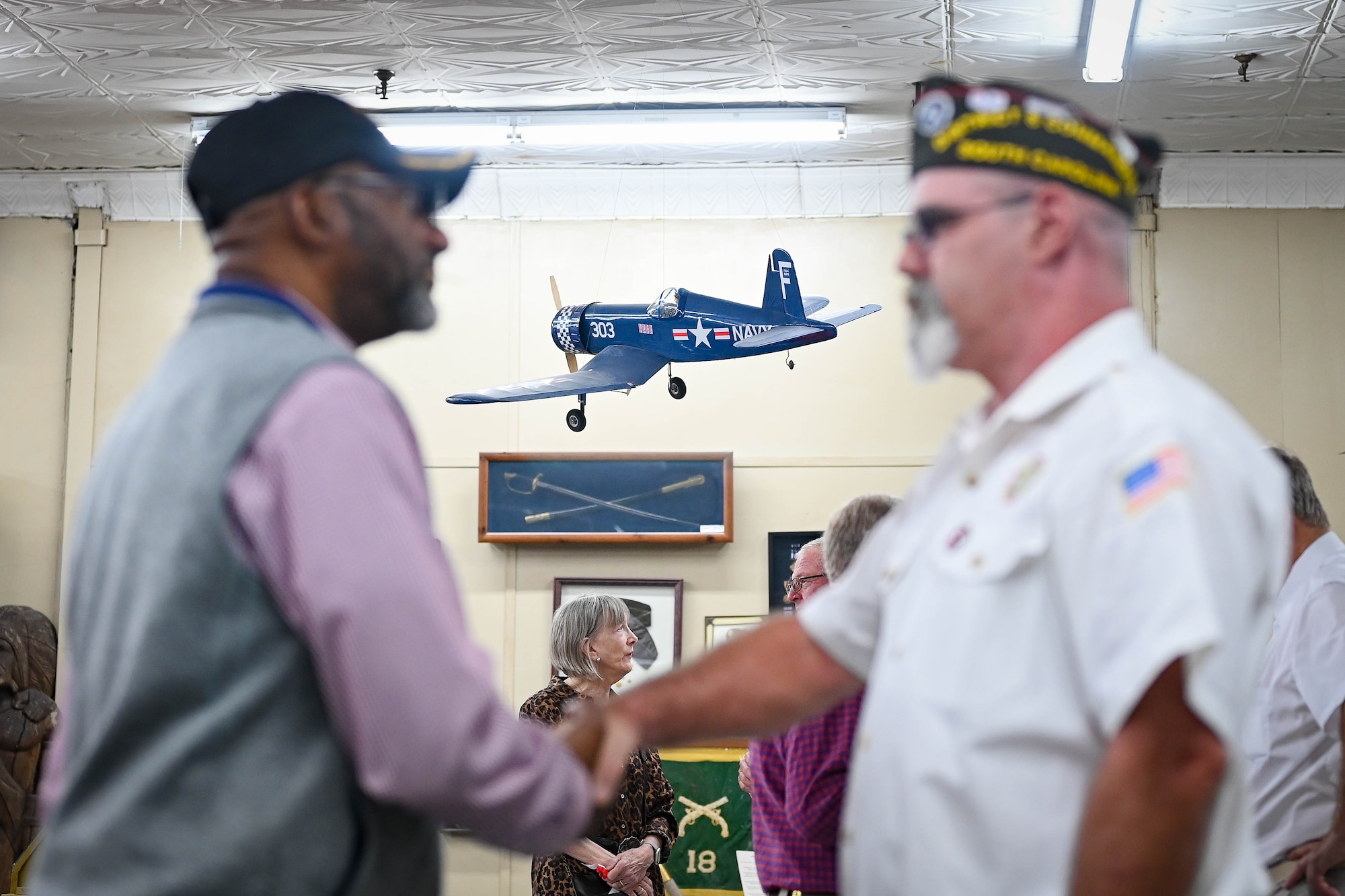 Two veterans shake hands.