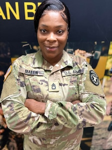 Female Soldier posing in duty uniform.