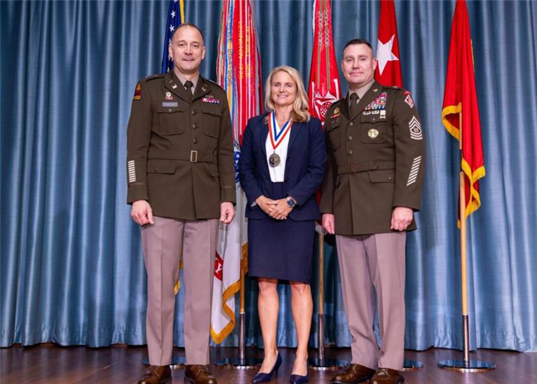 Group photo of people receiving award.