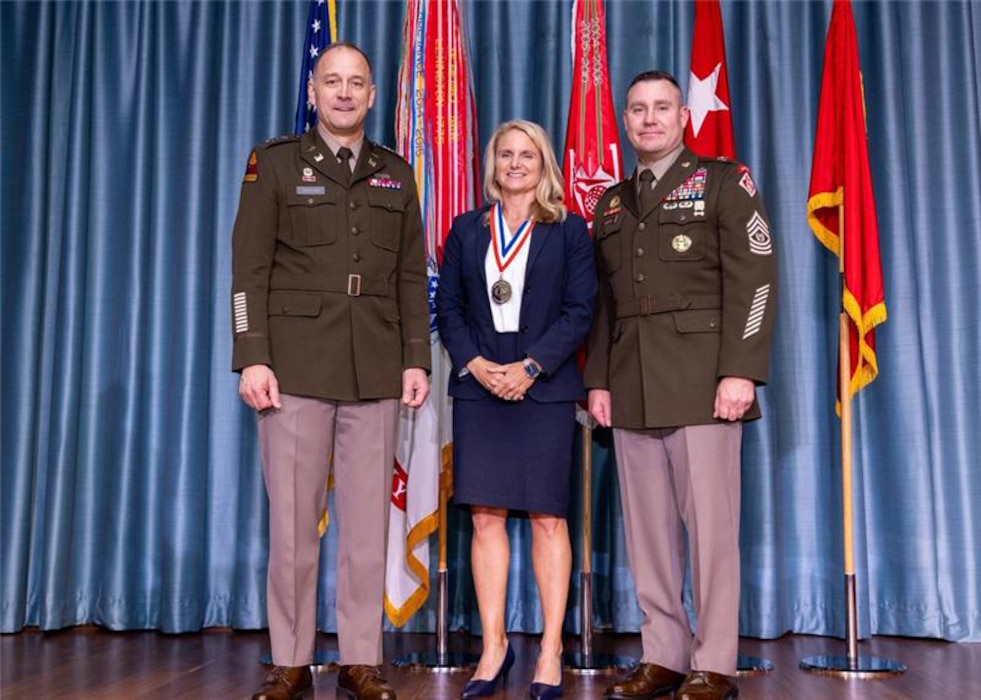 Group photo of people receiving award.