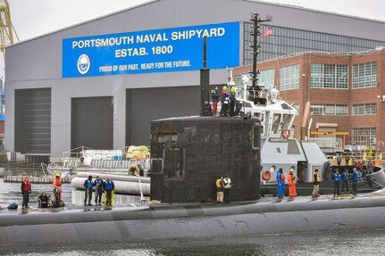 USS Hampton (SSN 767) arrives at Portsmouth Naval Shipyard.