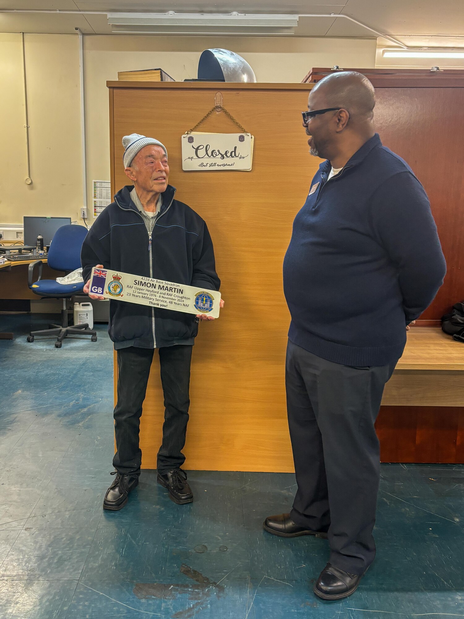 Mr. Simon Martin receives a gift from his flight chief