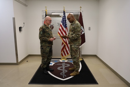 BG von Uslar and COL Michael execute a gift exchange to signify mutual appreciation as both organizations move forward and build cohesive bond.