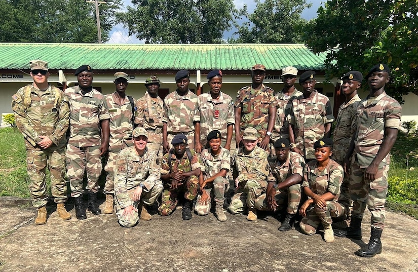 U.S. soldiers pose for a photo with Sierra Leone Armed Forces.