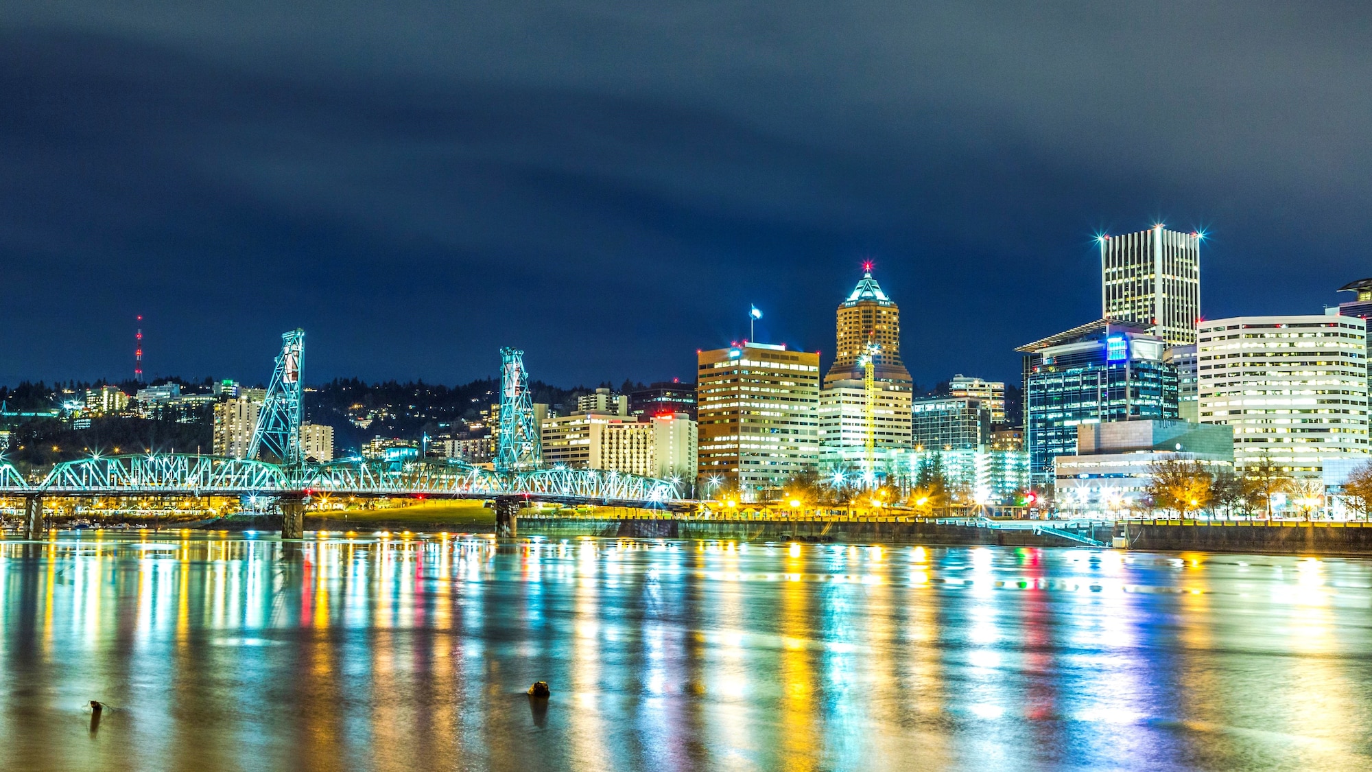 Night view of the Portland Skyline picturing the Columbia river.