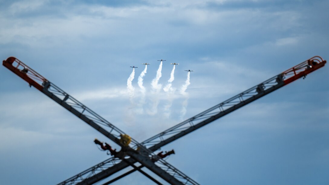 Smoke On Aviation performs a fly-over along Jefferson Street in downtown Louisville, Ky., Nov. 9, 2024, to kick off the city’s annual Veterans Day Parade. The event featured appearances by more than 50 organizations, including the Kentucky Air National Guard and its Mini C-130 Hercules scale replica.