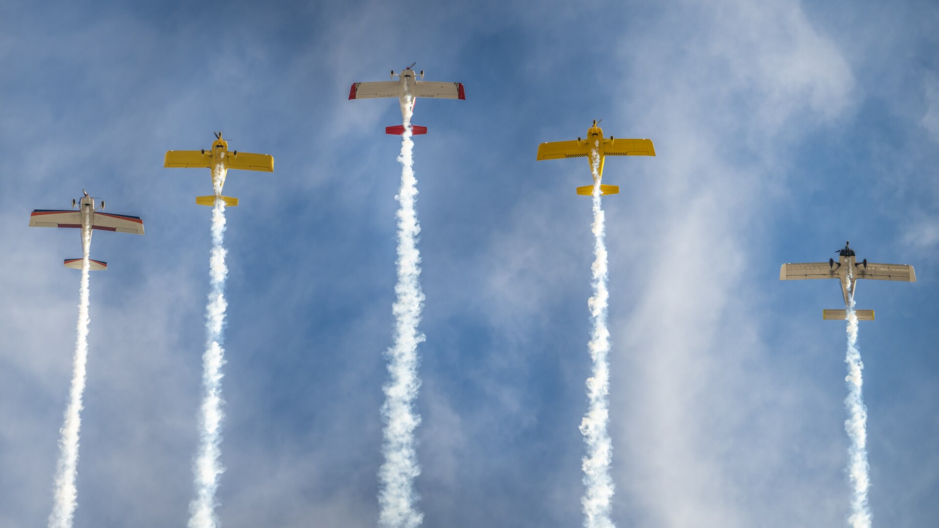 Smoke On Aviation performs a fly-over along Jefferson Street in downtown Louisville, Ky., Nov. 9, 2024, to kick off the city’s annual Veterans Day Parade. The event featured appearances by more than 50 organizations, including the Kentucky Air National Guard and its Mini C-130 Hercules scale replica.