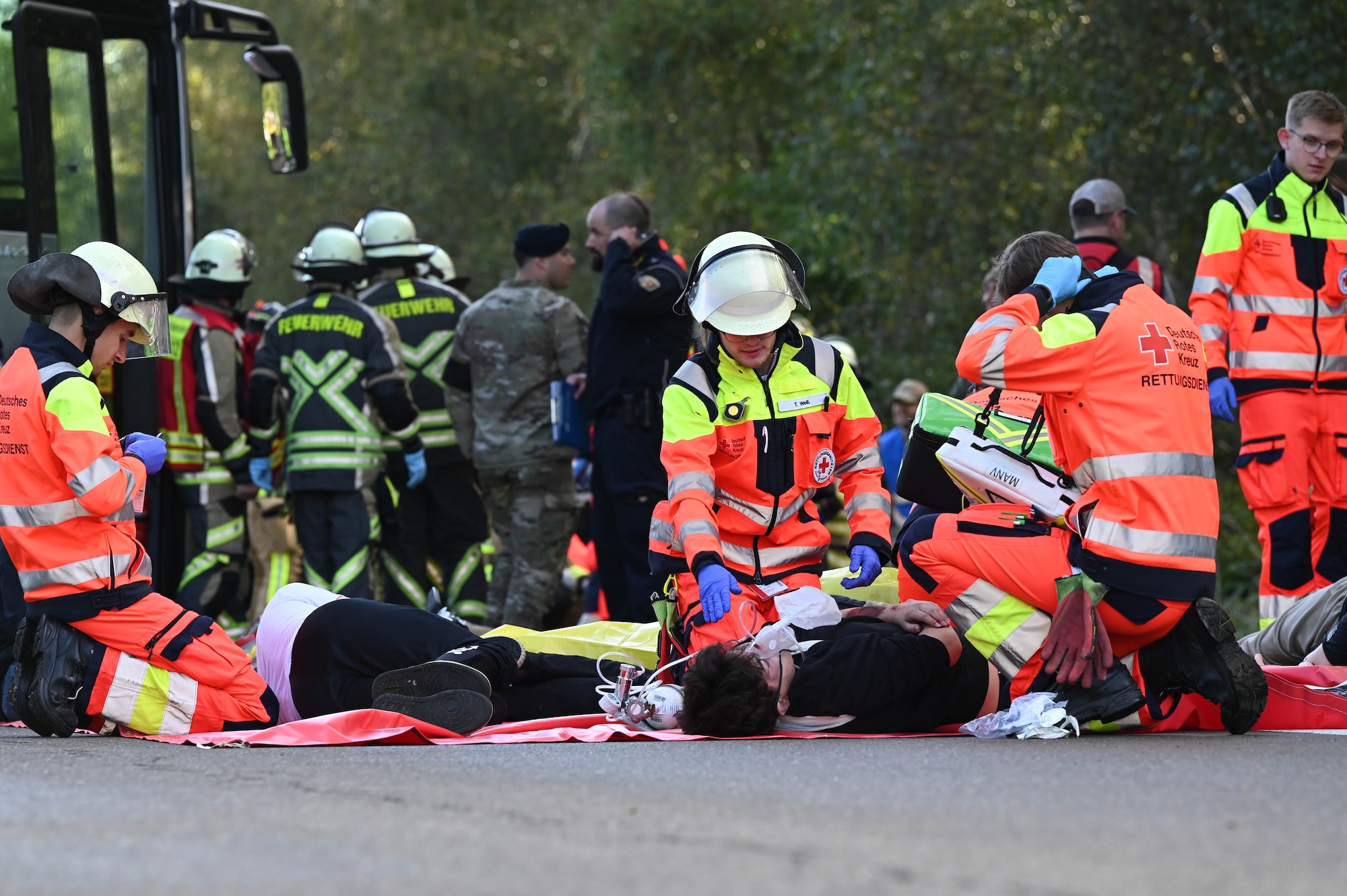 German local first responders tend to simulated injured civilians