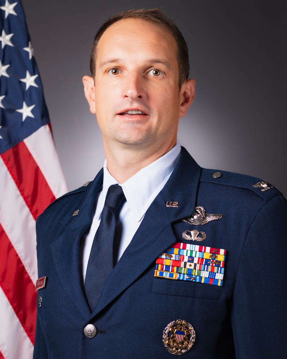 Col Johnston Bio Photo