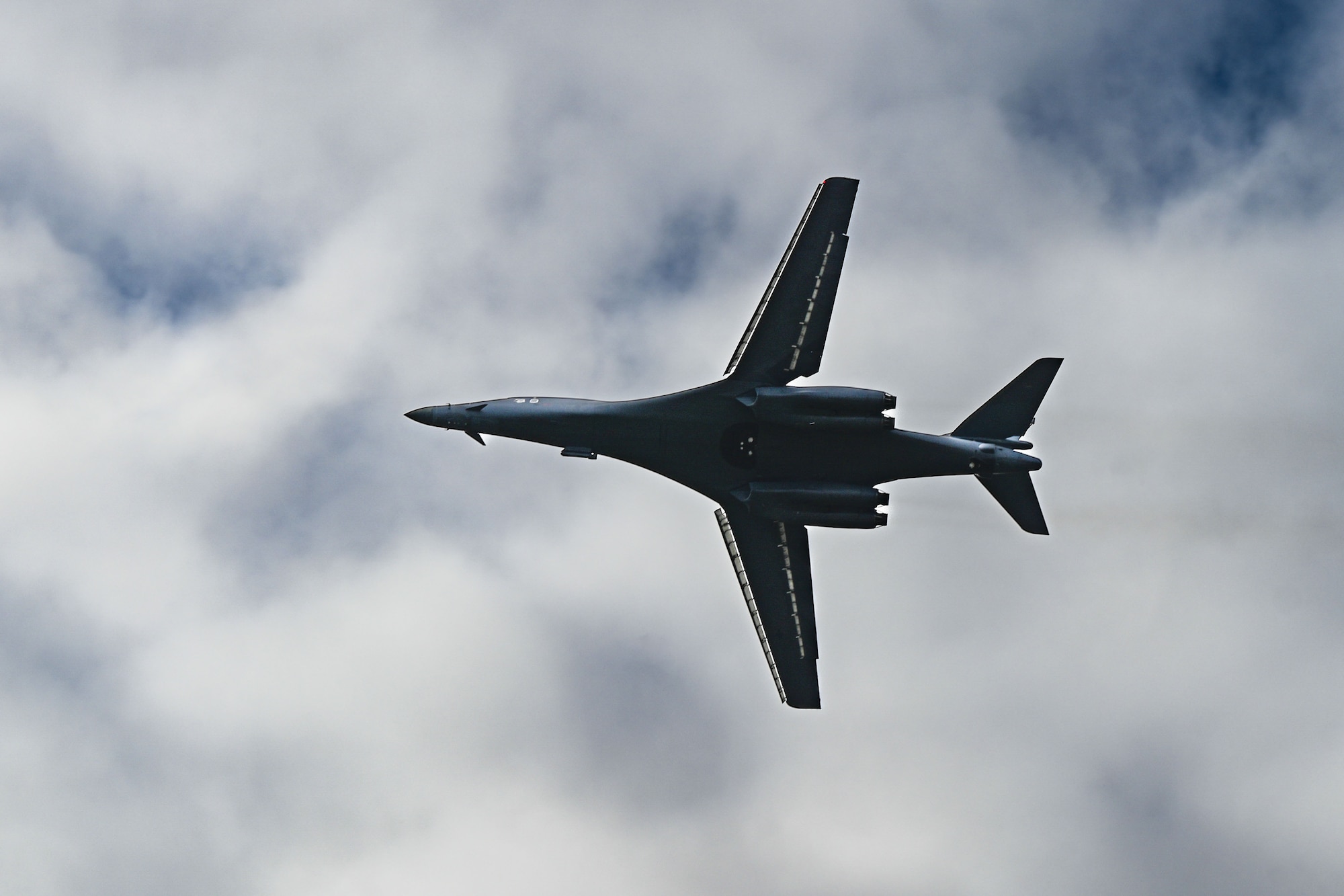 Marking 30 years; B-1B Lancer performs hot pit refuel at Grand Forks AFB