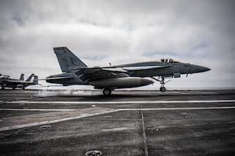 An F/A-18E Super Hornet from VFA-137 lands aboard USS Nimitz (CVN 68) in the Pacific Ocean.