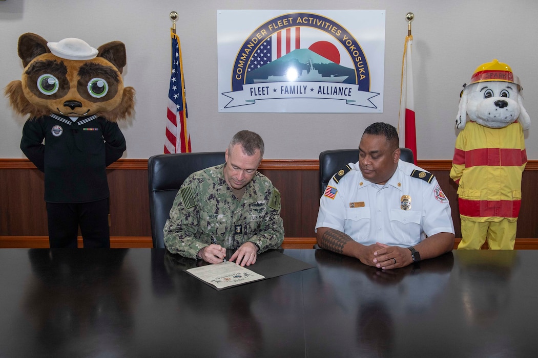 Command Master Chief Dennis Hunt signs Commander, Fleet Activities Yokosuka’s (CFAY) Fire Prevention Week proclamation.