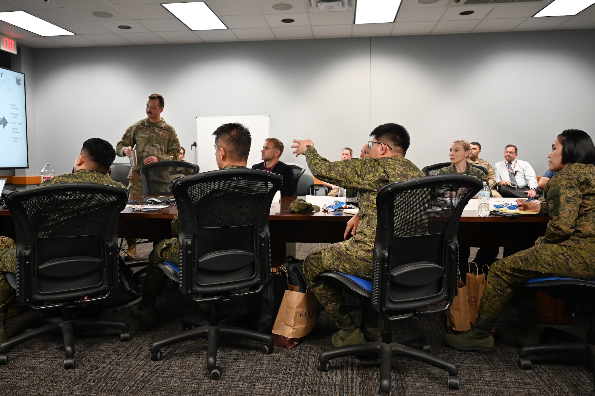 16th Air Force Airmen briefs operations to Philippine Army in a conference room.