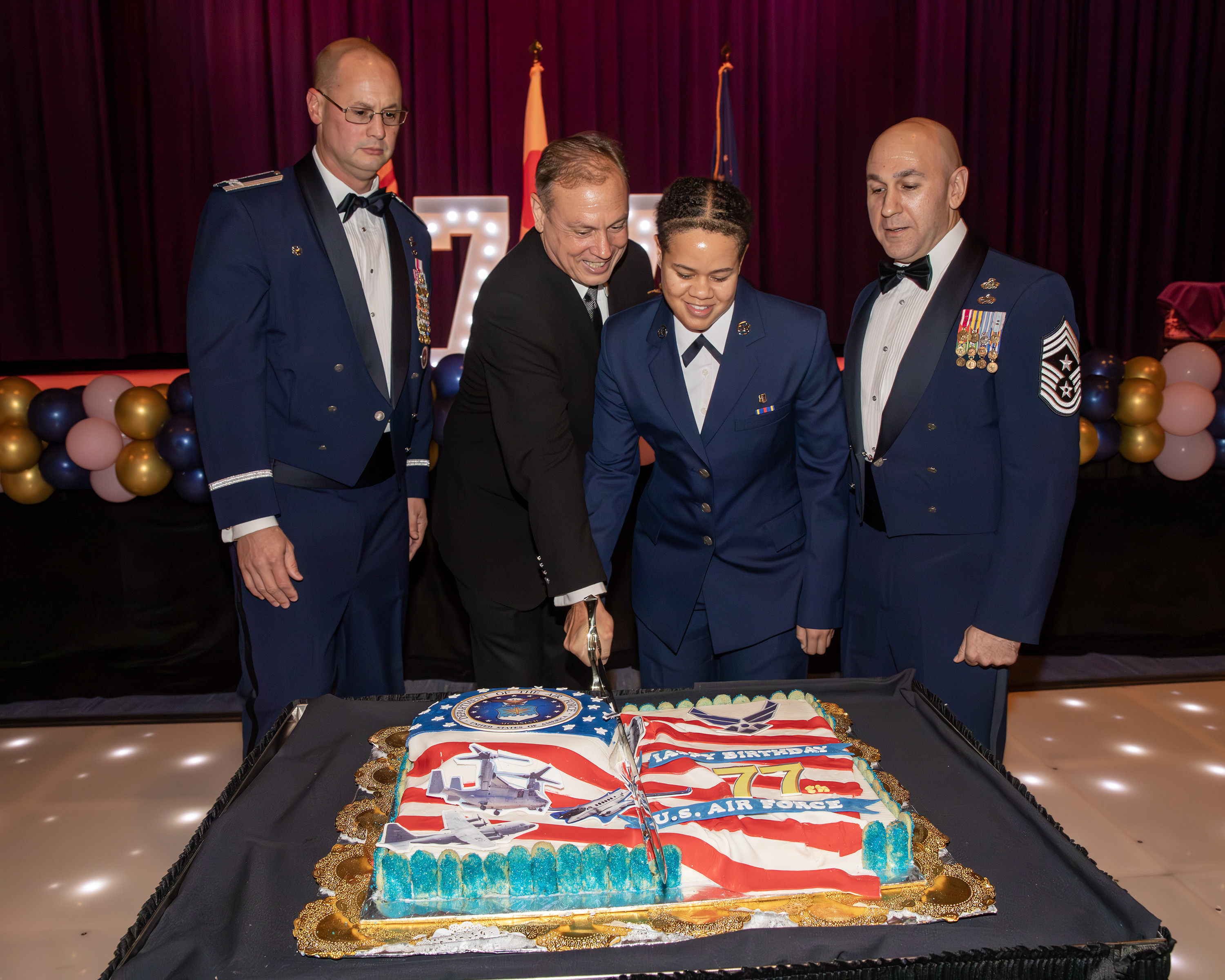 【激安アウトレット!】 Team Yokota hosts 77th Air Force Ball > Yokota Air Base その他