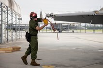 2nd MAW commanding general flies in F/A-18C Hornet