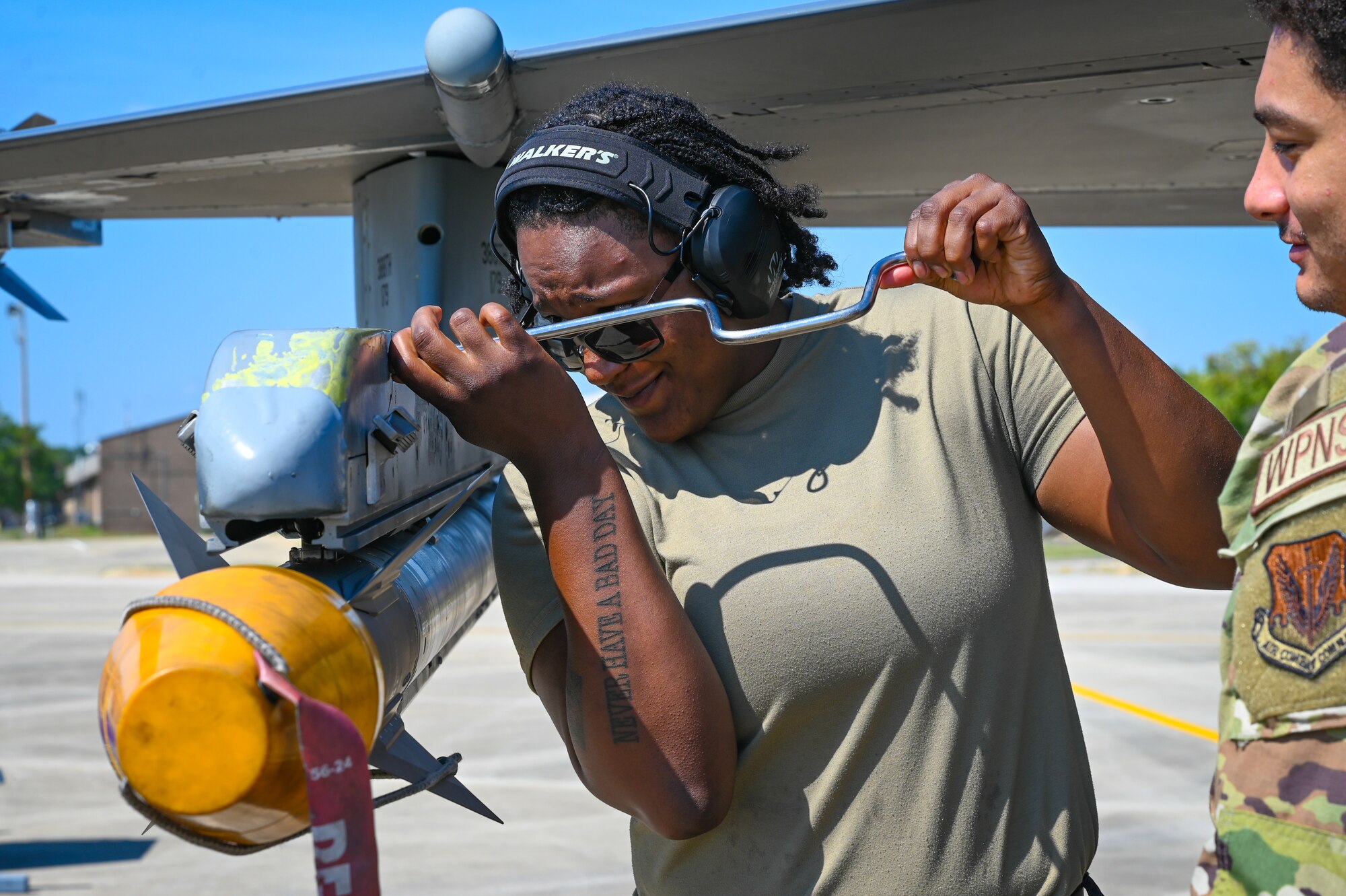 Airman readies a LAU-129 aircraft missile rail launcher onto an F-16C Fighting Falcon