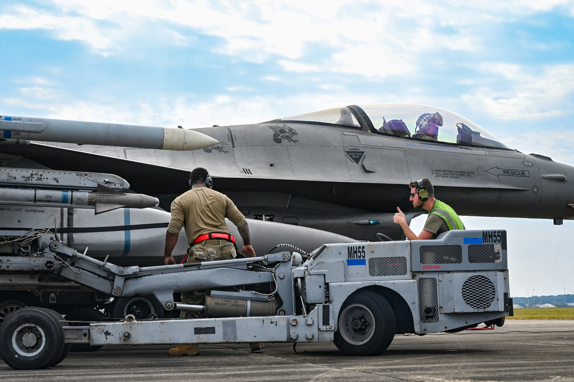 Airmen conducting an integrated combat turn on an F-16C Fighting Falcon.