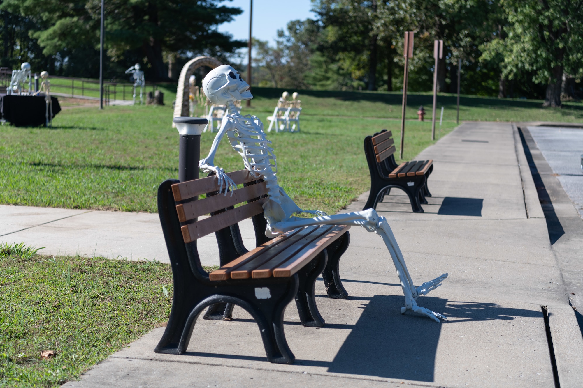 – Personnel with The Wingo Lakeside Lodge decorate the lawn with Halloween figurines in the spirit of the season at Arnold Air Force Base, Tenn., Oct. 8, 2024. A decoration lighting is planned for Oct. 10 at 6:30 p.m. (U.S. Air Force photo by Keith Thornburgh)