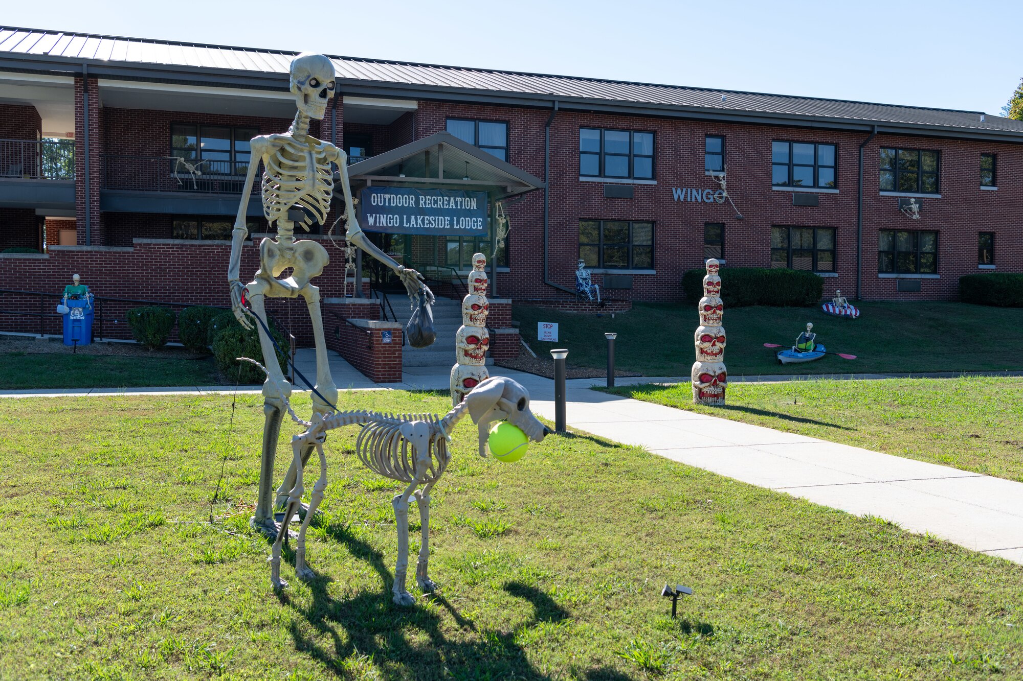 – Personnel with The Wingo Lakeside Lodge decorate the lawn with Halloween figurines in the spirit of the season at Arnold Air Force Base, Tenn., Oct. 8, 2024. A decoration lighting is planned for Oct. 10 at 6:30 p.m. (U.S. Air Force photo by Keith Thornburgh)