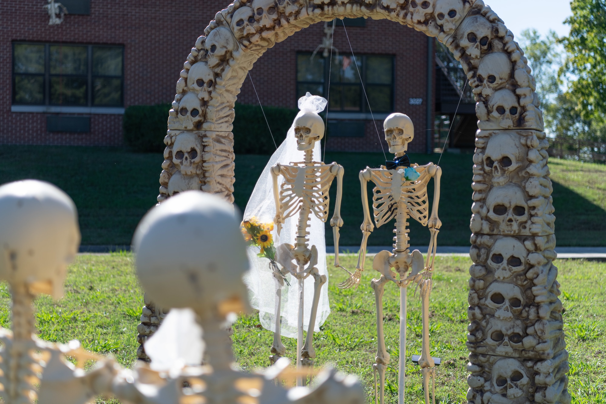 – Personnel with The Wingo Lakeside Lodge decorate the lawn with Halloween figurines in the spirit of the season at Arnold Air Force Base, Tenn., Oct. 8, 2024. A decoration lighting is planned for Oct. 10 at 6:30 p.m. (U.S. Air Force photo by Keith Thornburgh)