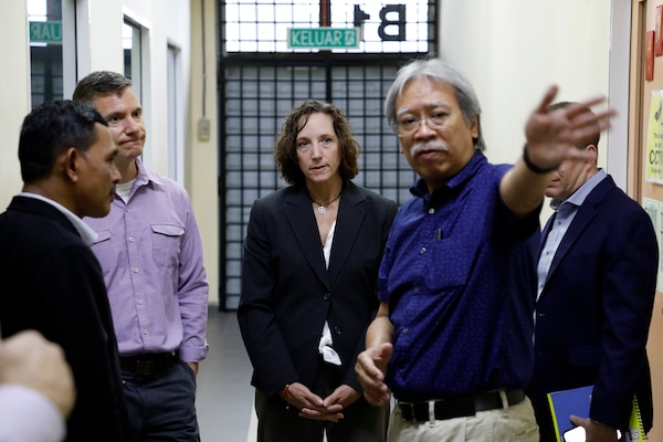 KUALA LUMPUR, Malaysia (July 19, 2024) Dr. Sazaly Abu Bakar, professor and director of the Tropical Infectious Disease & Education Centre with the University of Malaysia, gives a tour of university laboratory facilities to leadership form Naval Medical Research Command and Naval Medical Research Unit (NAMRU) INDO PACIFIC during an official visit. Part of Navy Medicine Research & Development and headquartered out of Singapore, NAMRU INDO PACIFIC conducts research in cooperation with host nations in Vietnam, Laos, Singapore, Malaysia and Thailand to improve global health, ensure military force health protection and address infectious diseases such as malaria, dengue fever virus and gastro-intestinal pathogens. (U.S. Navy photo by Tommy Lamkin /Released)