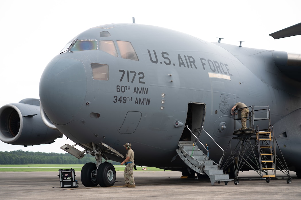 crew chiefs working on planes