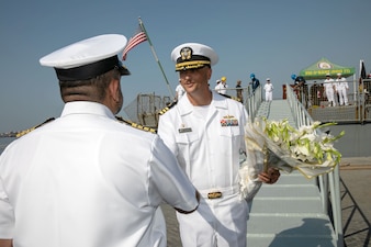 Cmdr. Richard S. Ray, right, commanding officer of USS O’Kane (DDG 77) is welcomed in Karachi, Pakistan.