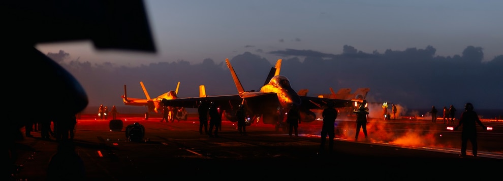 An E/A-18G Growler, assigned to the Shadowhawks of Electronic Attack Squadron (VAQ) 141, approaches a catapult before taking off on the flight deck of Nimitz-class aircraft carrier USS George Washington (CVN 73) while underway in the Pacific Ocean, Oct. 15, 2024.