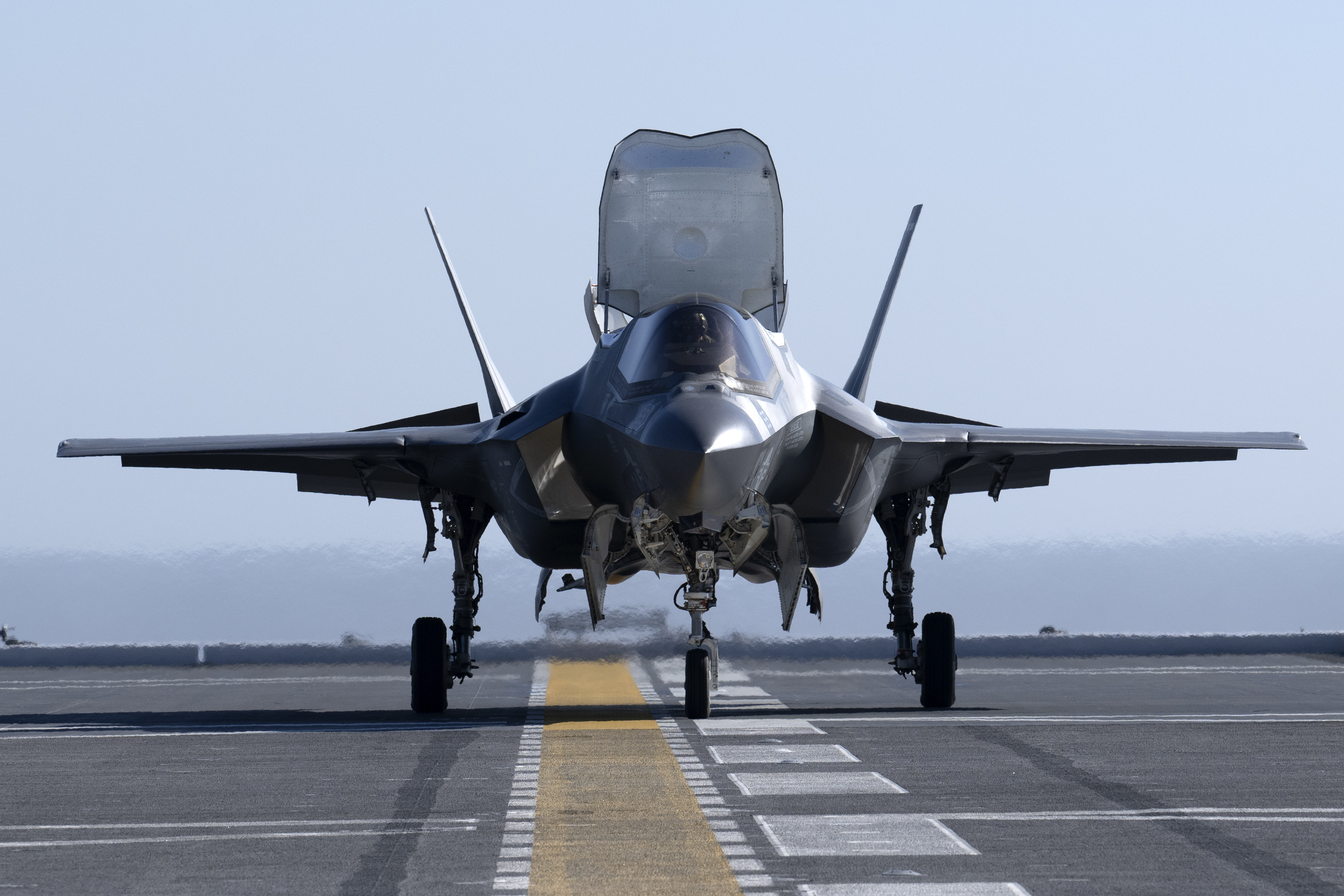 人気満点 F-35B test jet begins sea trials with Japanese multi ヴァイスシュヴァルツ